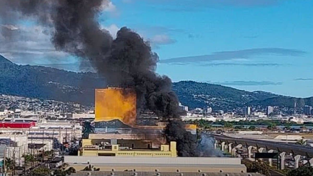 Plane Loses Altitude, Crashes Into Building In US gnr