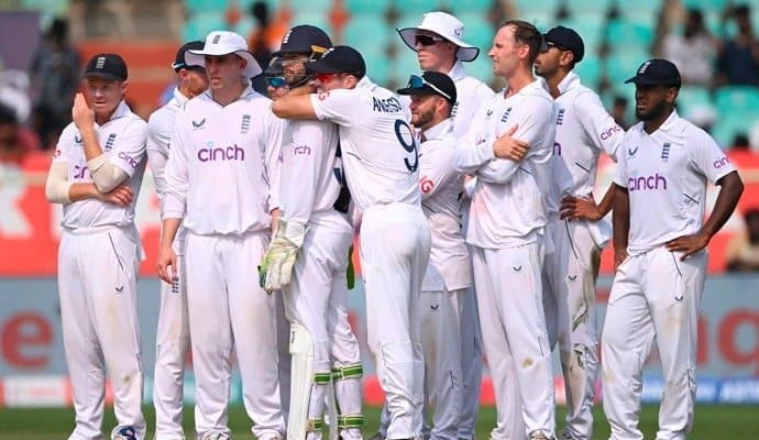 England team leaves for abu dhabi after second test loss