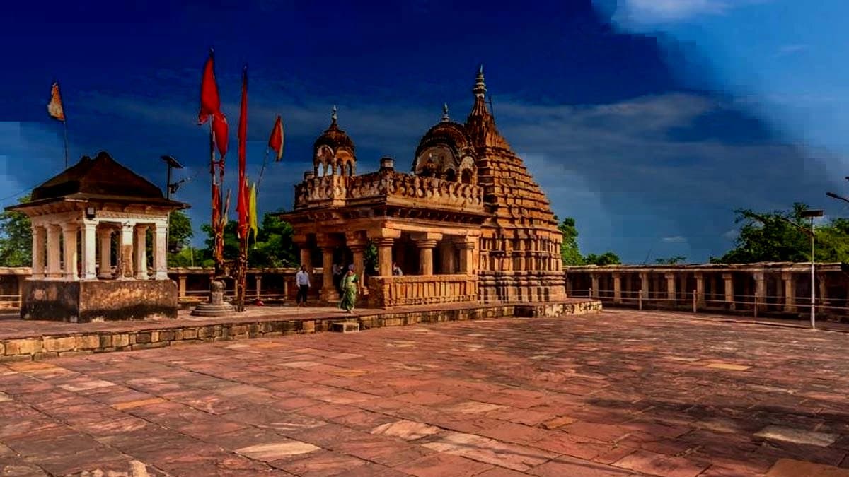 No jeans or mini skirts dress code posters appear at 40 temples in Jabalpur Madhya Pradesh