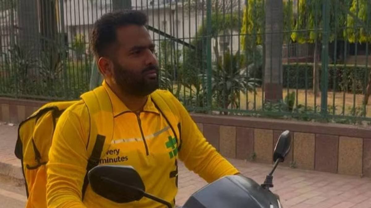 Delhi based creative head Salman Saleem blufs Blinkit delivery boy