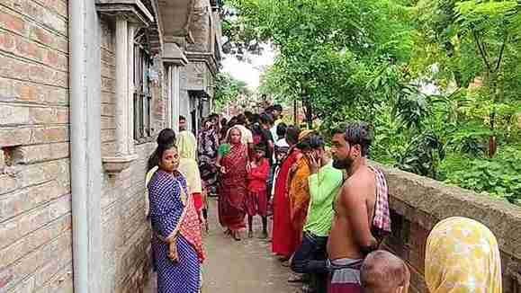 Man killed Wife For Not Picking Up Calls infront of Three Children