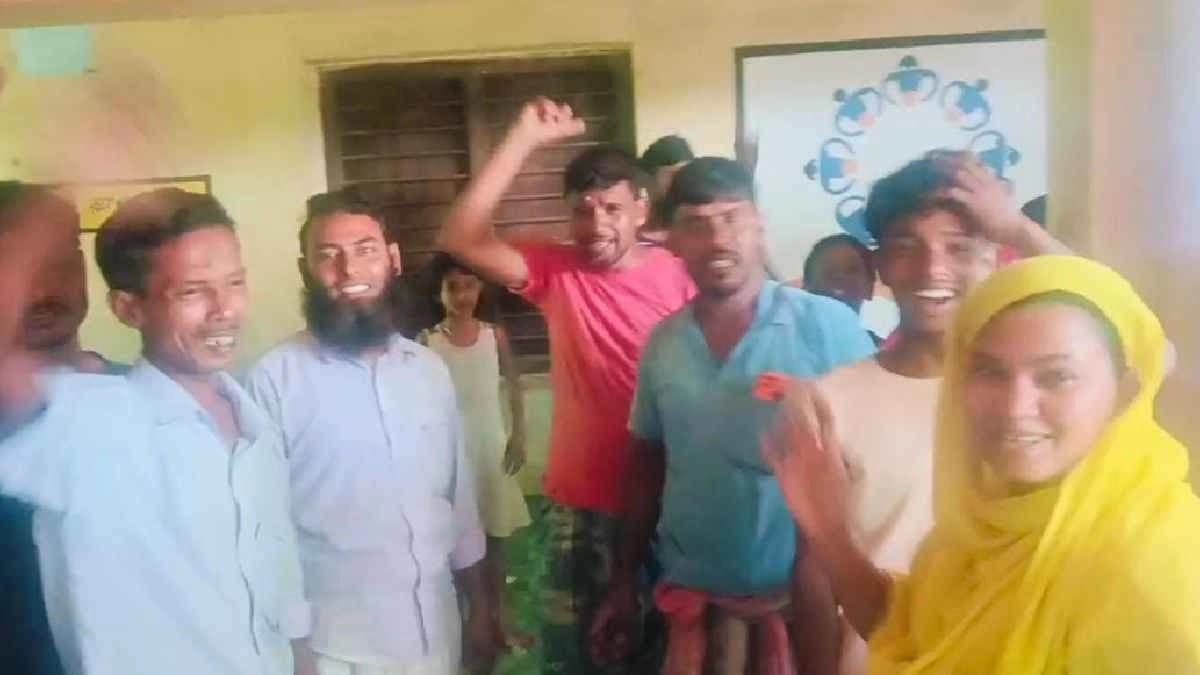 Villagers of Murshidabad locked the gate of a school in protest against head teacher