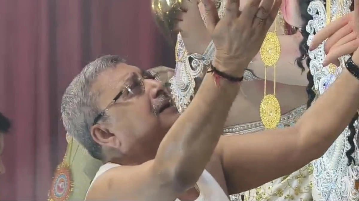 TMC MP Kalyan Banerjee Cried During Durga Puja 2025 