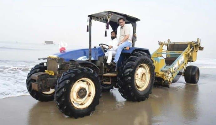 Eknath Shinde Joins Cleanliness Drive At Mumbai's Juhu Beach