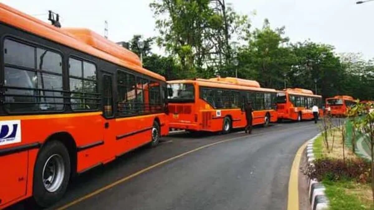 Mobile Bathroom bus started in mumbai for women_gnr