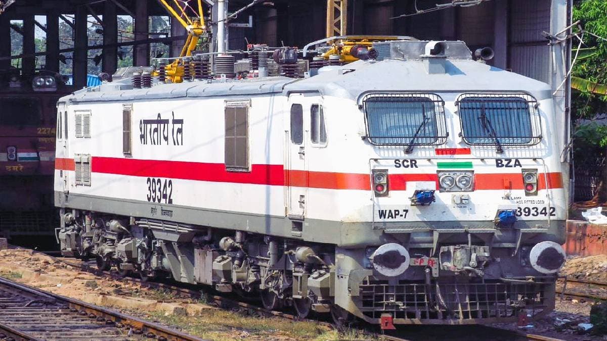 দূরপাল্লা হোক বা লোকাল- ট্রেনে তো চড়েন, জানেন ভারতীয় রেলের ১১ রকমের হর্নের রকমভেদ? 