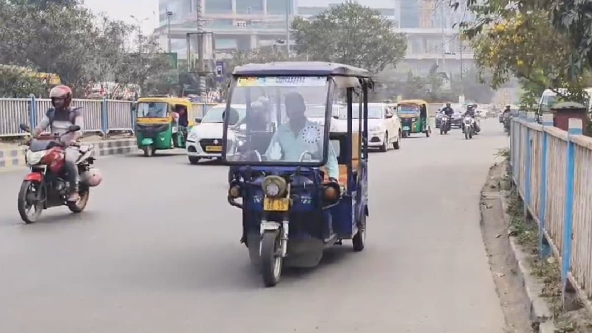 bidhannagar police commissionerate is going to introduce identification certificate for every toto and e-rickshaw in their area