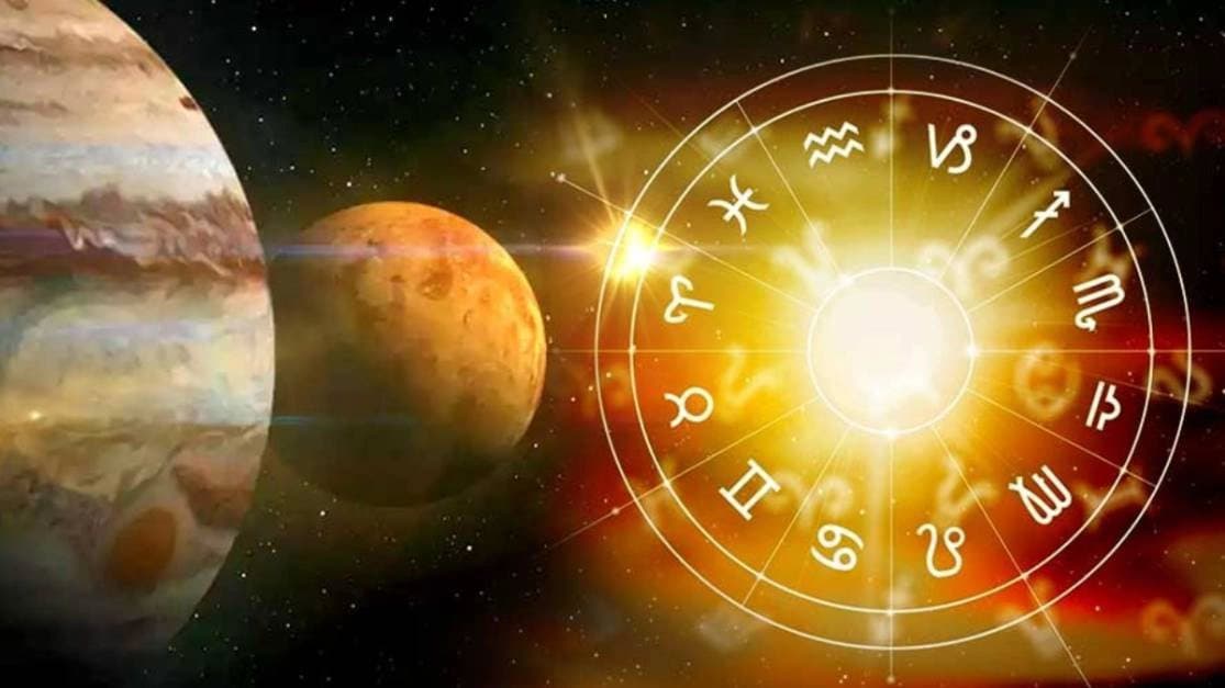 Daily Horoscope Trigrahi Yog 2025 Guru Shukra Chandra gochar bring incredible good luck to three Zodiac Signs on 18 August  