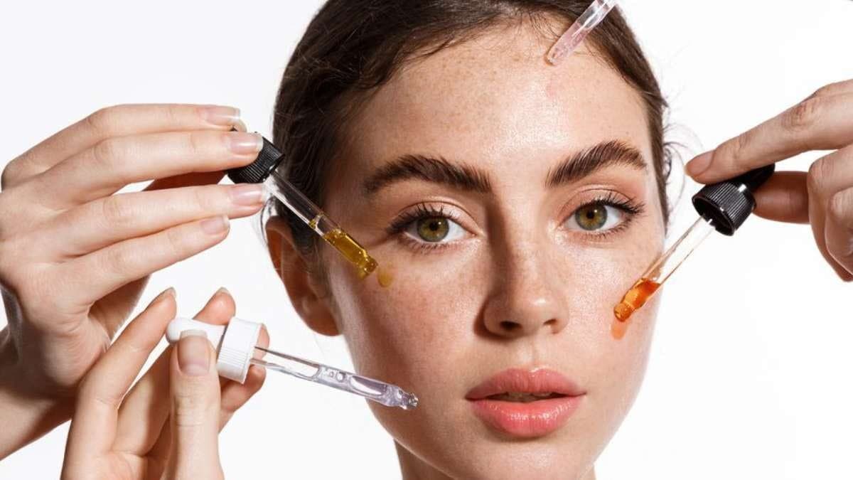 this home made vitamin c toner made by orange can prevent dark spots and fine lines helps to glow your skin also lif