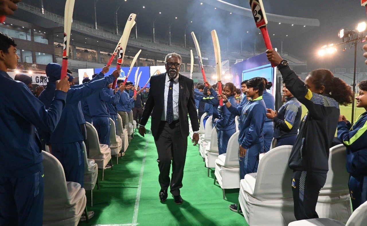 CAB felicitates Clive Lloyd, given guard of honour