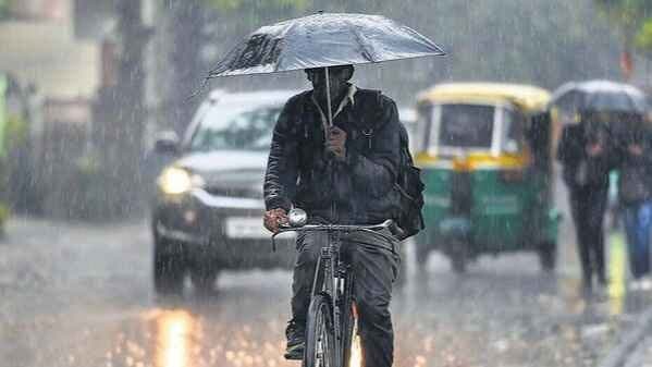 IMD Latest Weather Forecast Light Rainfall Thunderstorm Warning in West Bengal for Seven Days