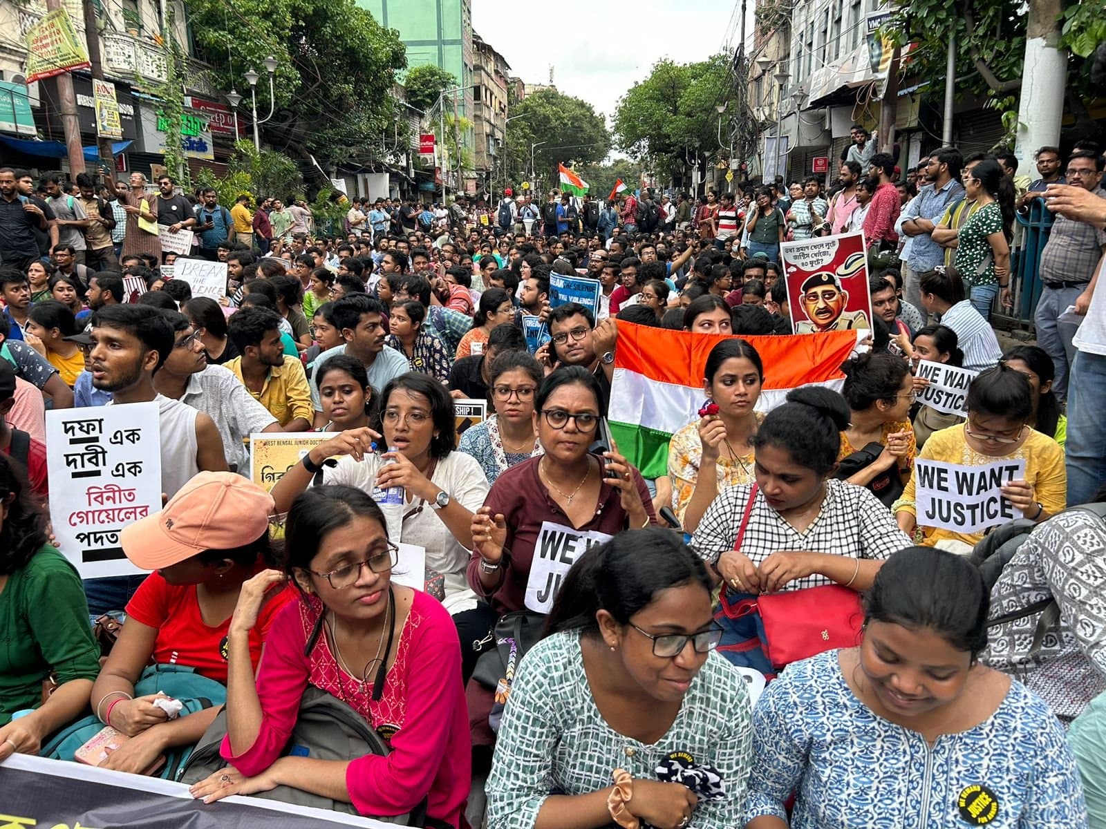 RG Kar incident update, junior doctors sat on protest during lalbazar abhijan gnr 