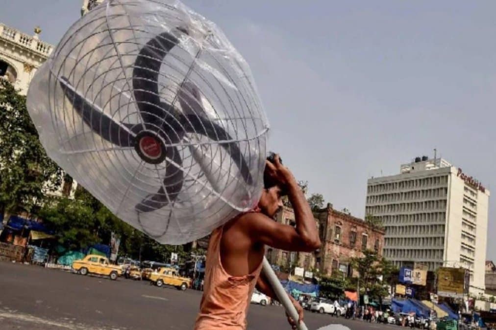IMD Weather Forecast Temperature Rises in West Bengal Light Rainfall Thunderstorm in North Bengal