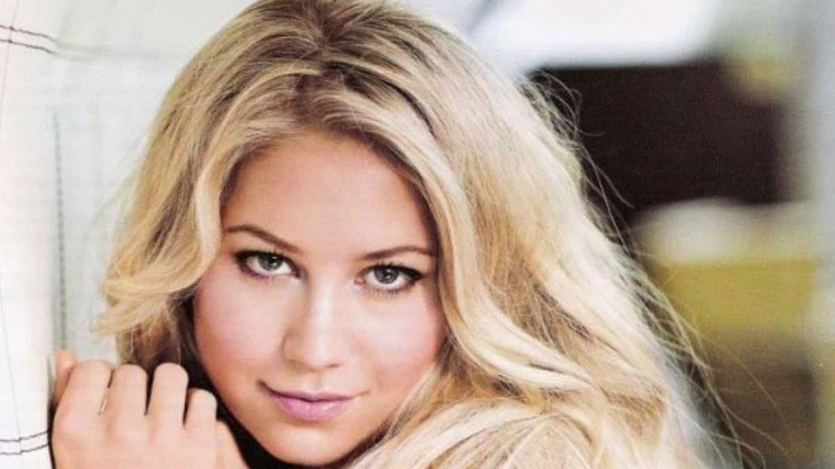 Rare public appearance of former tennis star Anna Kournikova in a wheelchair raised  concerns spt 
