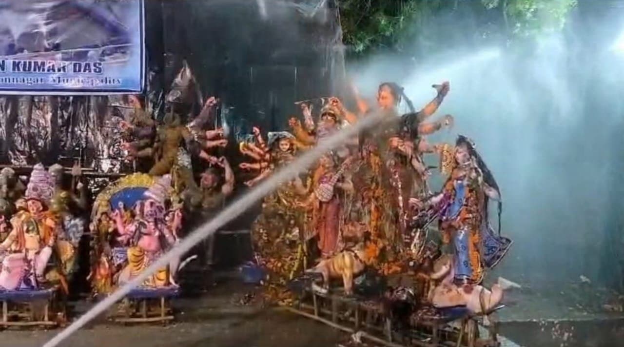 Durga Puja, Idol immersion at Konnagar