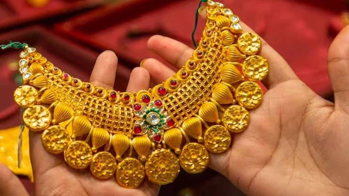 Gold Rate Falls In India Check 22 Carat Price In Your City On October 14 gnr 