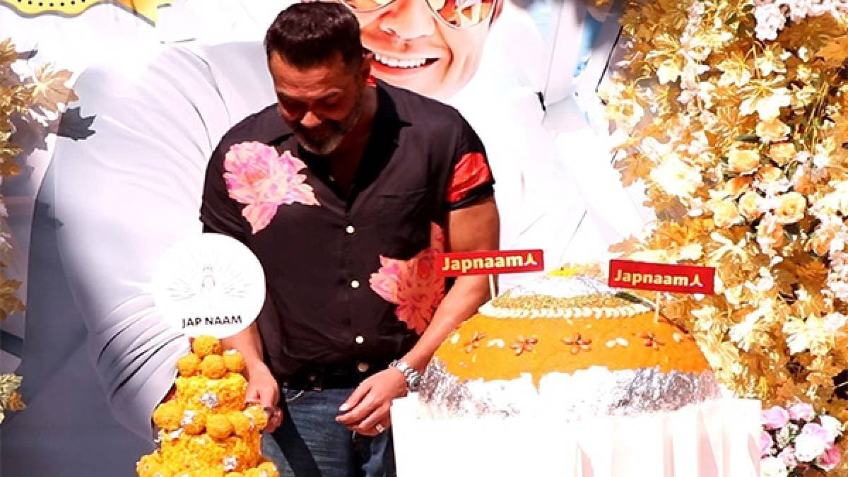 Animal movie famed actor Bobby Deol cuts 12kg laddu cake on his 56th birthday ENT