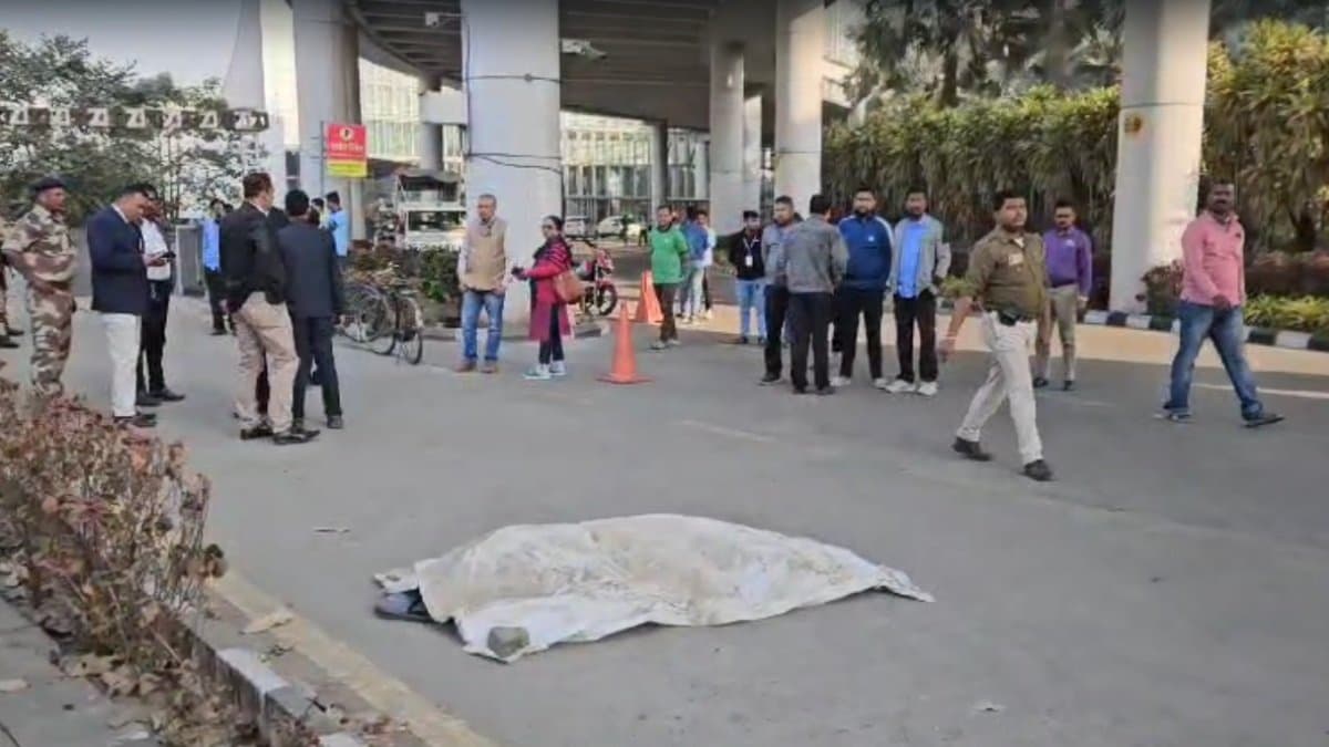 Mysterious death of a person in Kolkata airport gnr