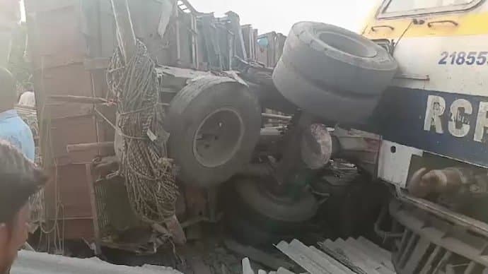 Passenger train collides with truck in jharkhand_gnr