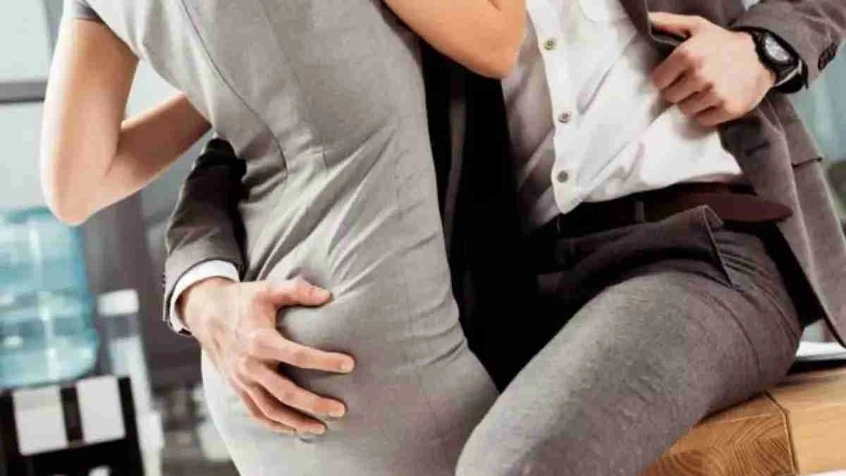 Delhi Man Phone Snatched On Road Then Wifes Extramarital Affair Emerges