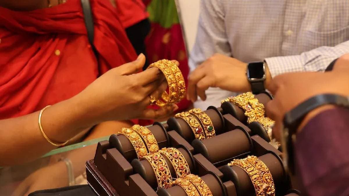 Gold Prices  fall in india Drop Below Rs 70,000 Check 22-24 Carat Rate In Your City On November 15 gnr