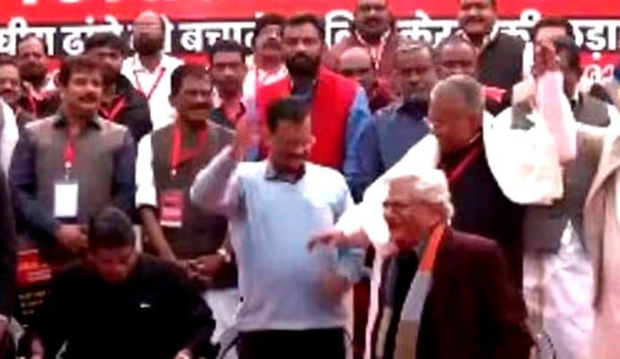 Kejriwal, Mann join Kerala CM's Jantar Mantar stir