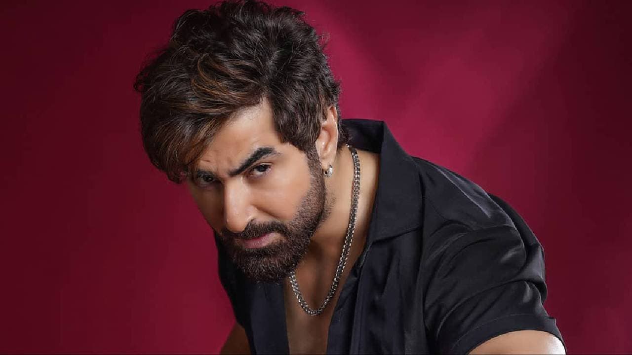On His Birthday Jeet Drops Powerful First Look of Keu Bole Biplobi Keu Bole Dakat movie