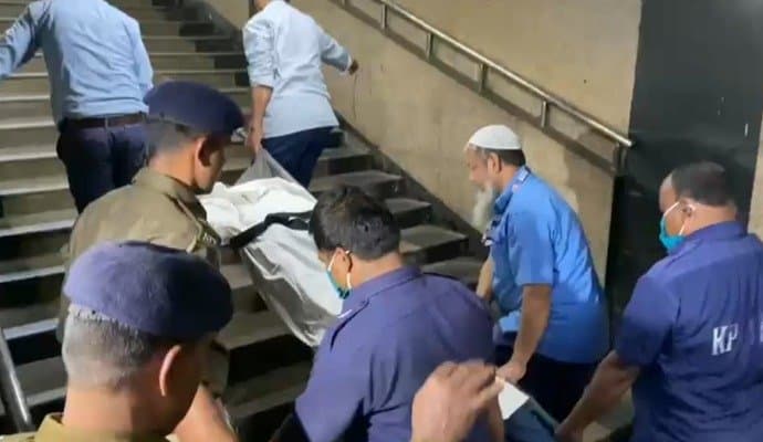 Youth kills self on Metro tracks in kolkata