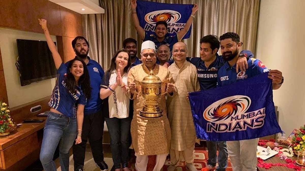 How much does the special Pandit of Ambani family charge who has performed many rituals from Anant Radhika wedding to Ganesh Puja gnr 