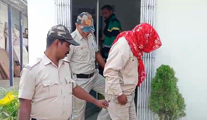 fake aadhaar card, one arrest in murshidabad