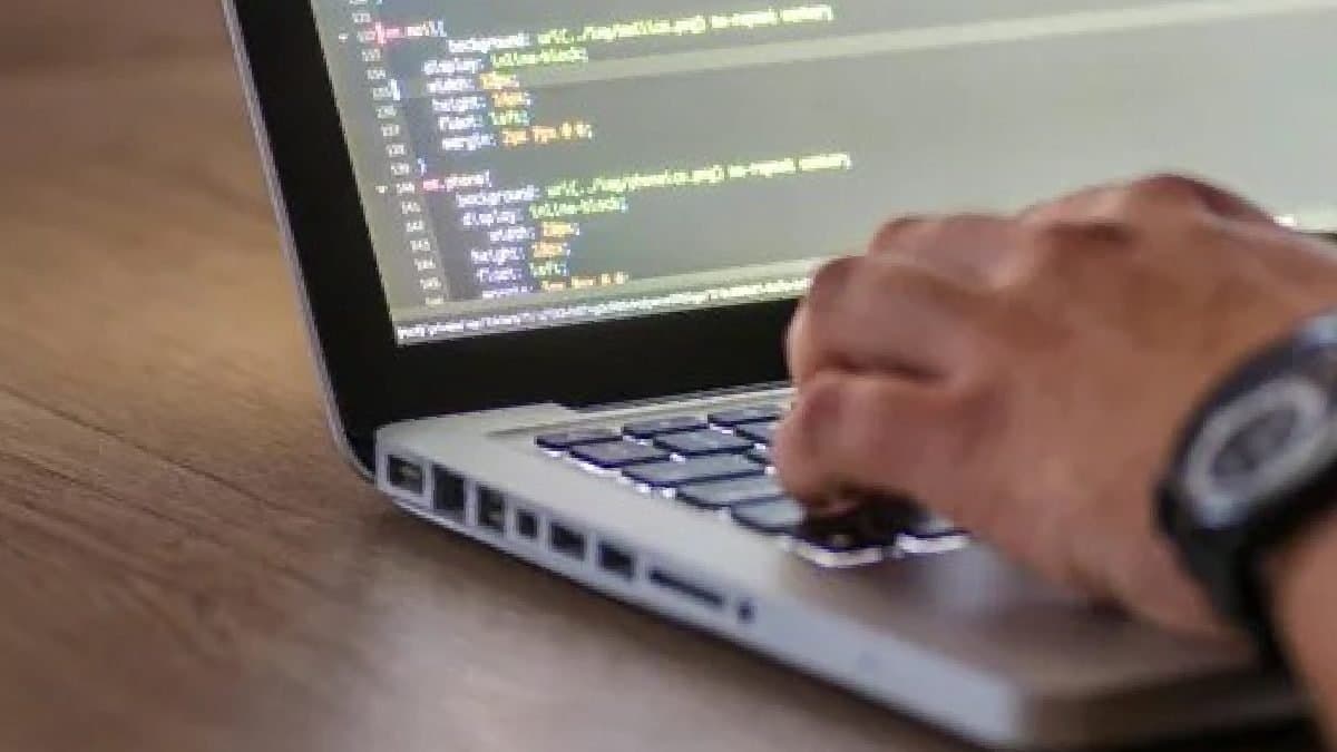 Workplace dystopia Employee monitoring software tracks 30second breaks sends red flag to manager gnr 