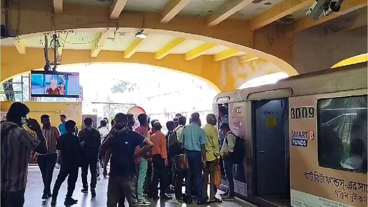 Man Jumps on Track at Central Station Kolkata Metro Resumes After Nearly an Hour