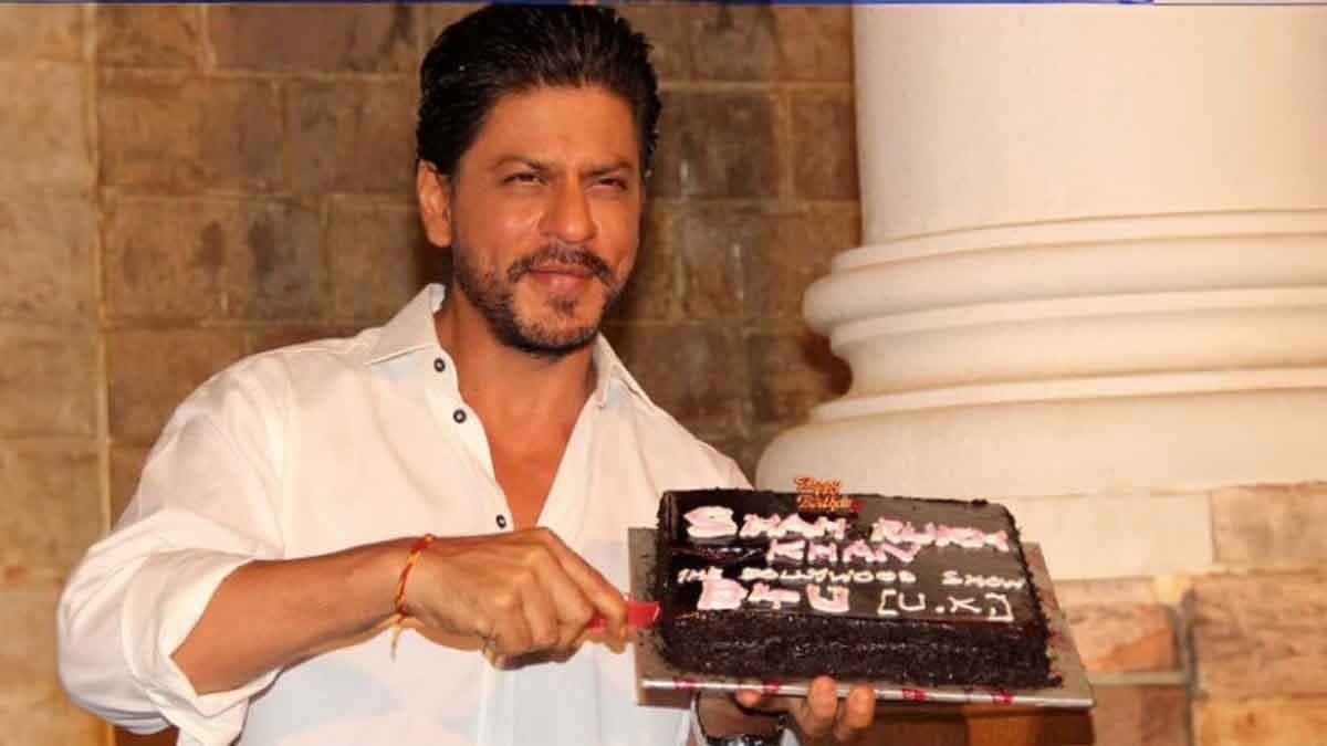 এবারের জন্মদিন কীভাবে, কোথায় পালন করবেন শাহরুখ? খবর ফাঁস হতেই চোখ কপালে নেটপাড়ার!