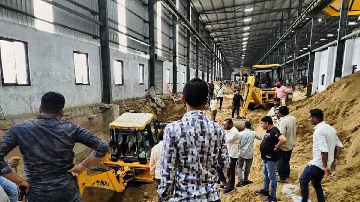  9 Labourers Killed In Wall Collapse At Construction Site In Gujarat gnr 