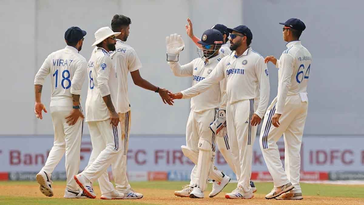 Daryl Mitchell and Rishabh Pant Exchange Words in mumbai test spt