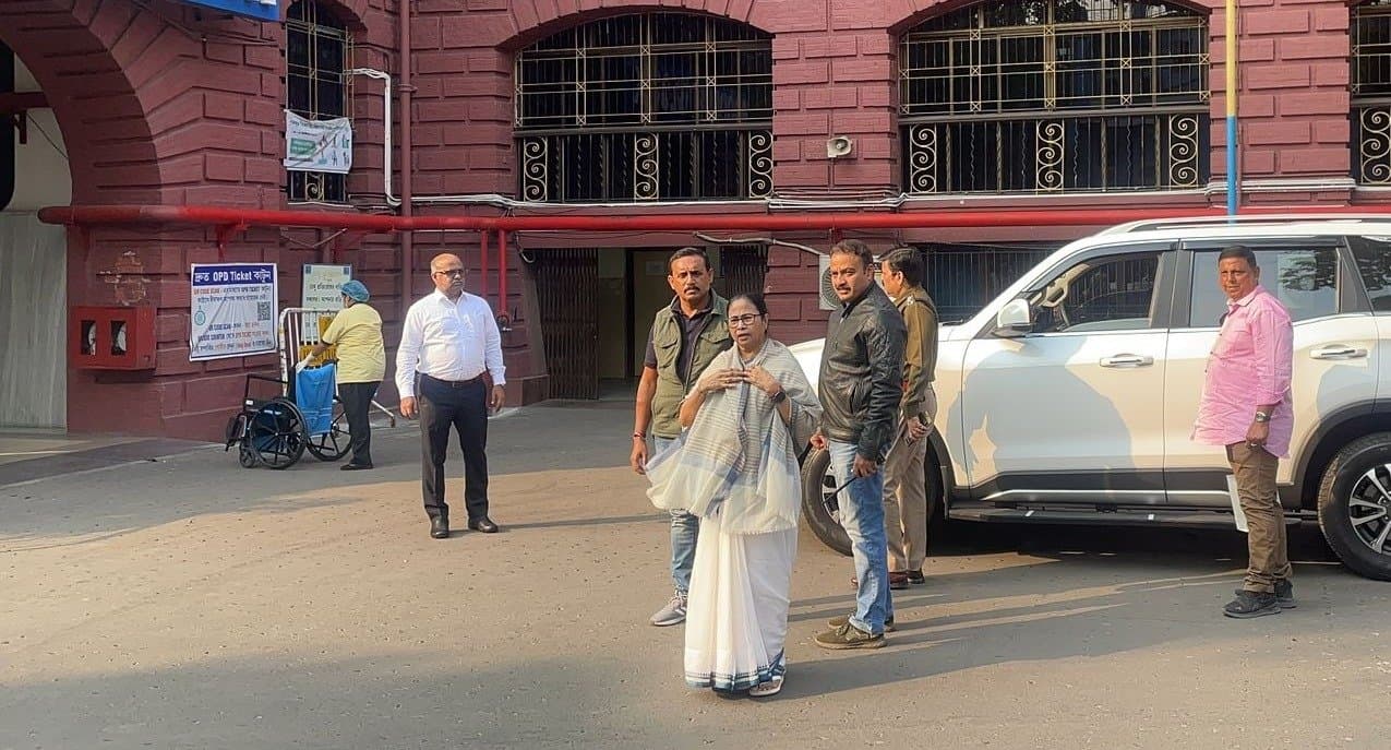 Mamata Banerjee visits sskm hospital