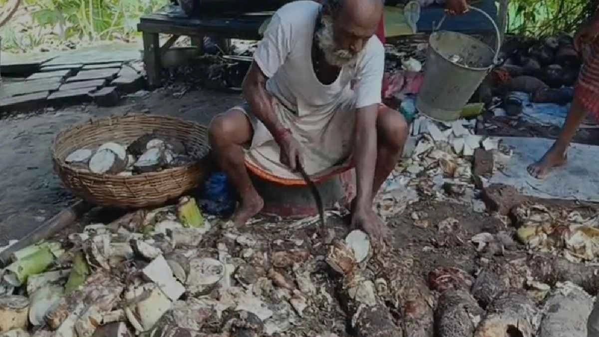 People stands in a que to test the delicacy of arum