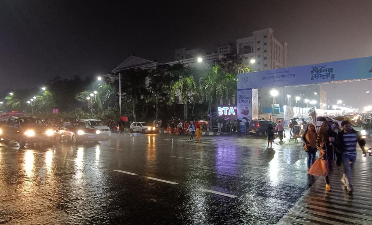 Heavy traffic in front of Eco Park