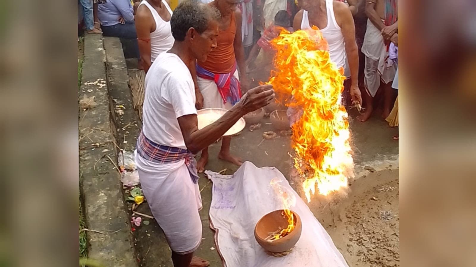 মৃত স্বামীকে প্রাণে বাঁচিয়েছিলেন বেহুলা, আজও এই গ্রামে হয় বেহুলা-লখিন্দরের বিয়ে 