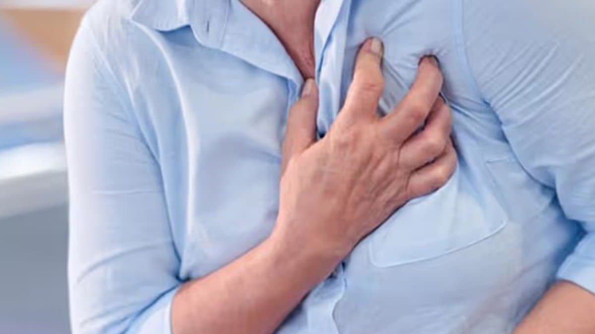 these 8 signs our body gives before a heart attack details inside