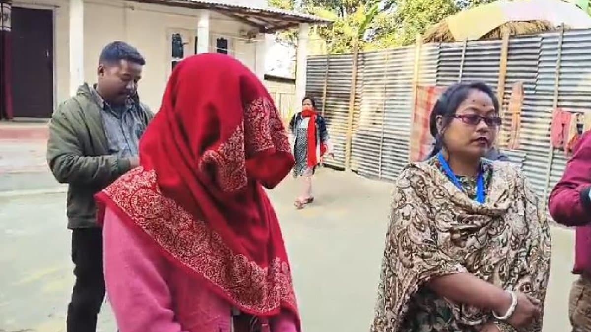 Girl sits on dharna at youths house know the reason gnr 