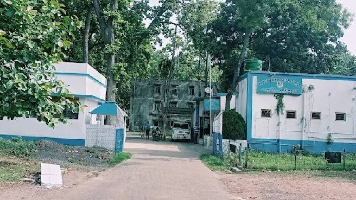 Intruder Shot While Attempting Theft at House of Assistant Sub-Inspector in Durgapur