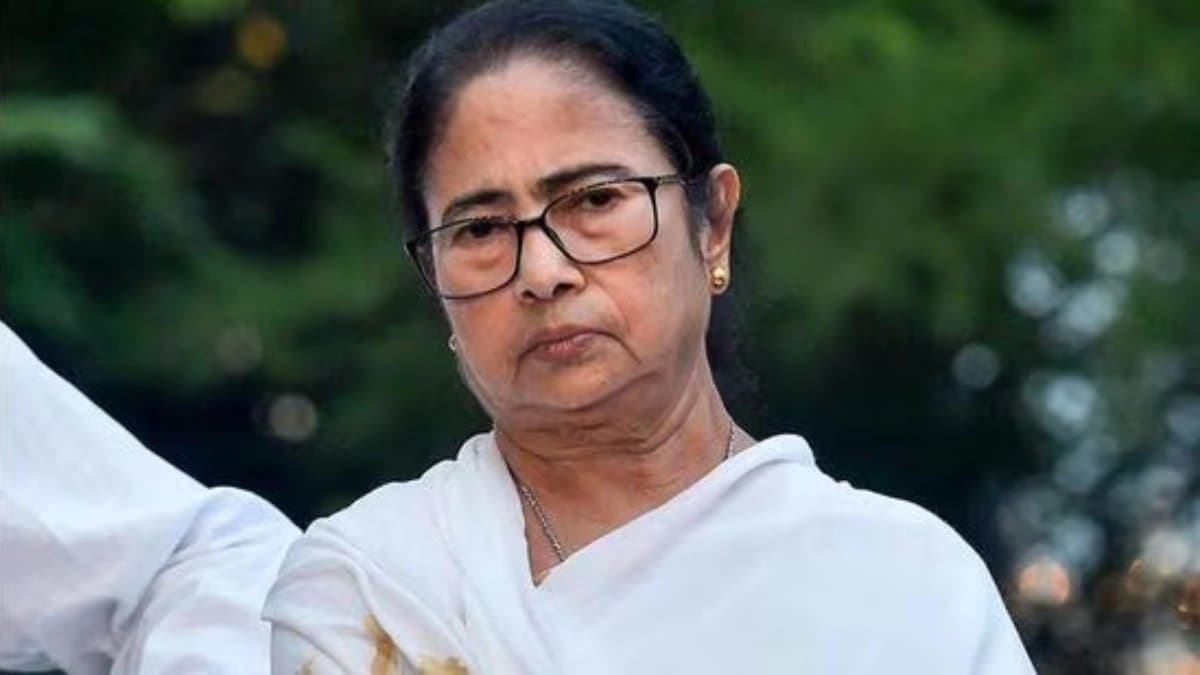 Durgapur Physical Assault Case: victims father apologised to CM Mamata Banerjee called her a mother like figure