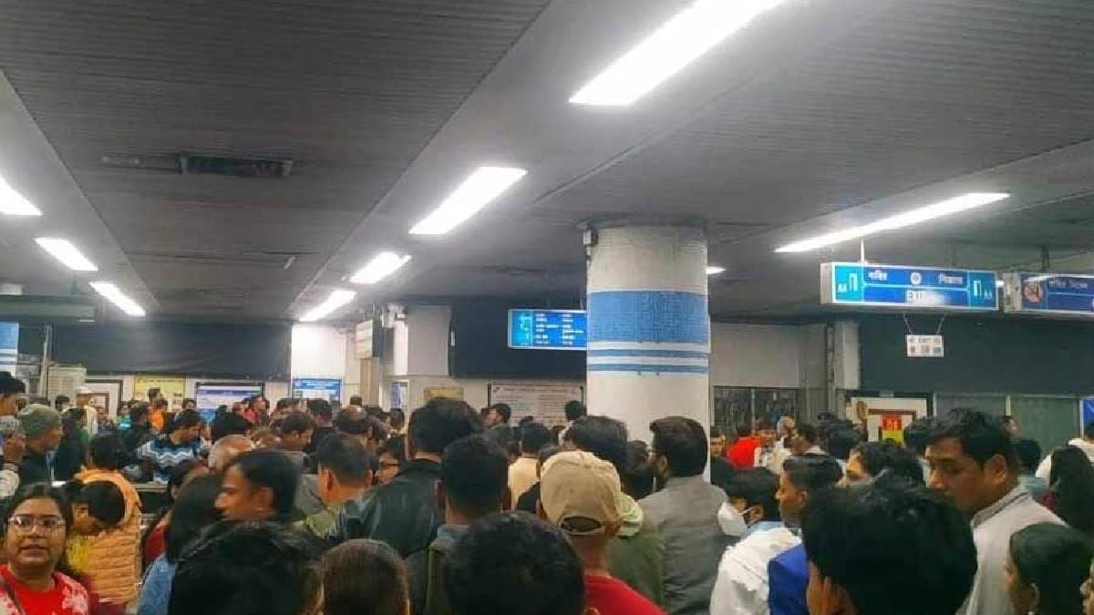 Daily Passengers are in Trouble as Metro Problem due to waterlogging in Kolkata