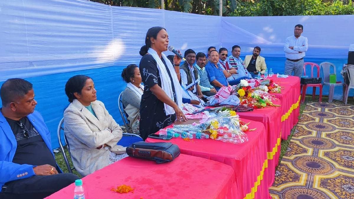 Four ministers of the West Bengal government held a meeting at Nagarakata Tea Garden to inquire about the demands of the tribals