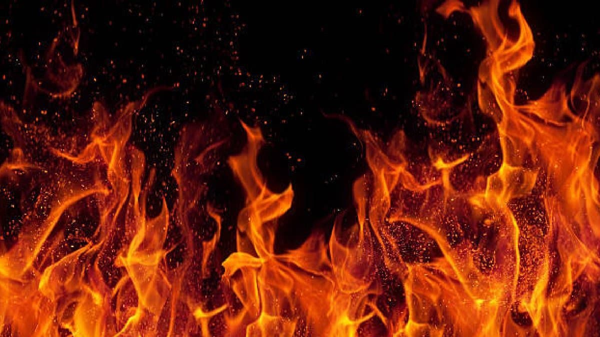 Massive Fire Erupts At Building Near Hyderabad Charminar