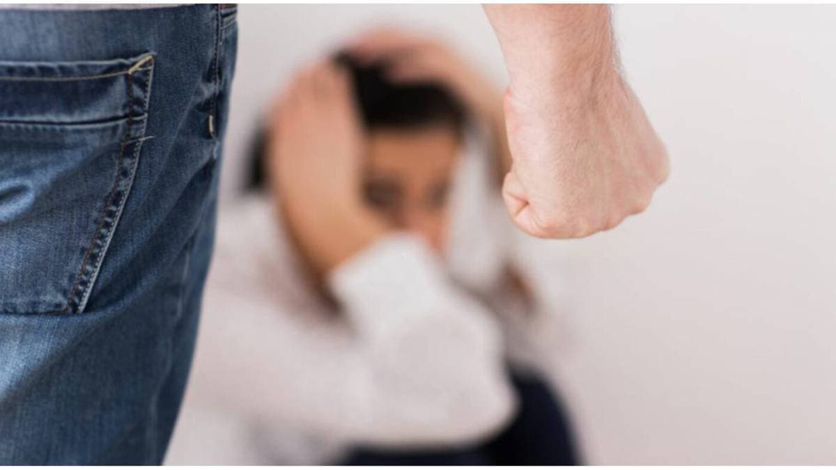 young woman heavily injured on em metropolitan bypass kolkata