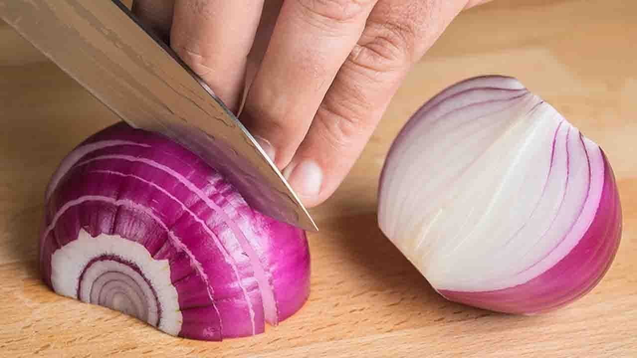 these 5 tricks will help to cut onion without making your eyes water lif