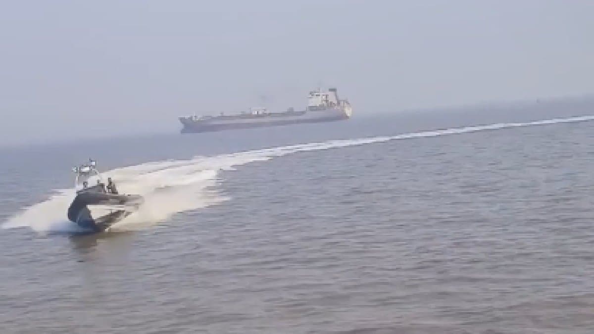 Navy Speedboat Collides With Ferry Near Mumbai 13 killed gnr