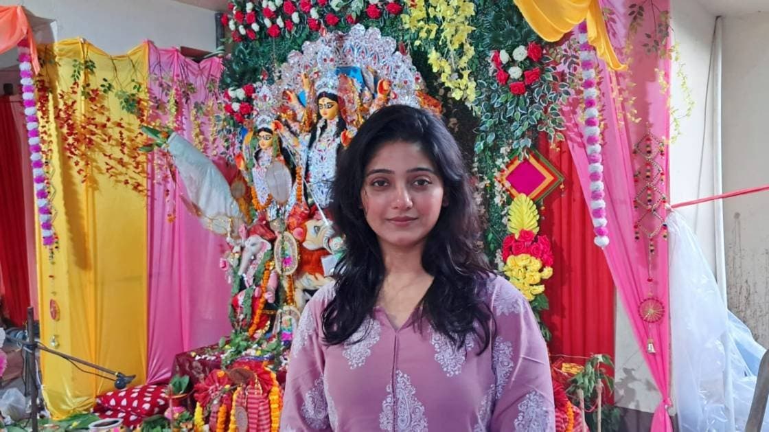রাত জেগে চললো মহাষ্টমীর তোরজোড়, কার কথায় বাড়িতে প্রথমবার দুর্গাপুজো করছেন অভিনেত্রী দীপান্বিতা রক্ষিত? 